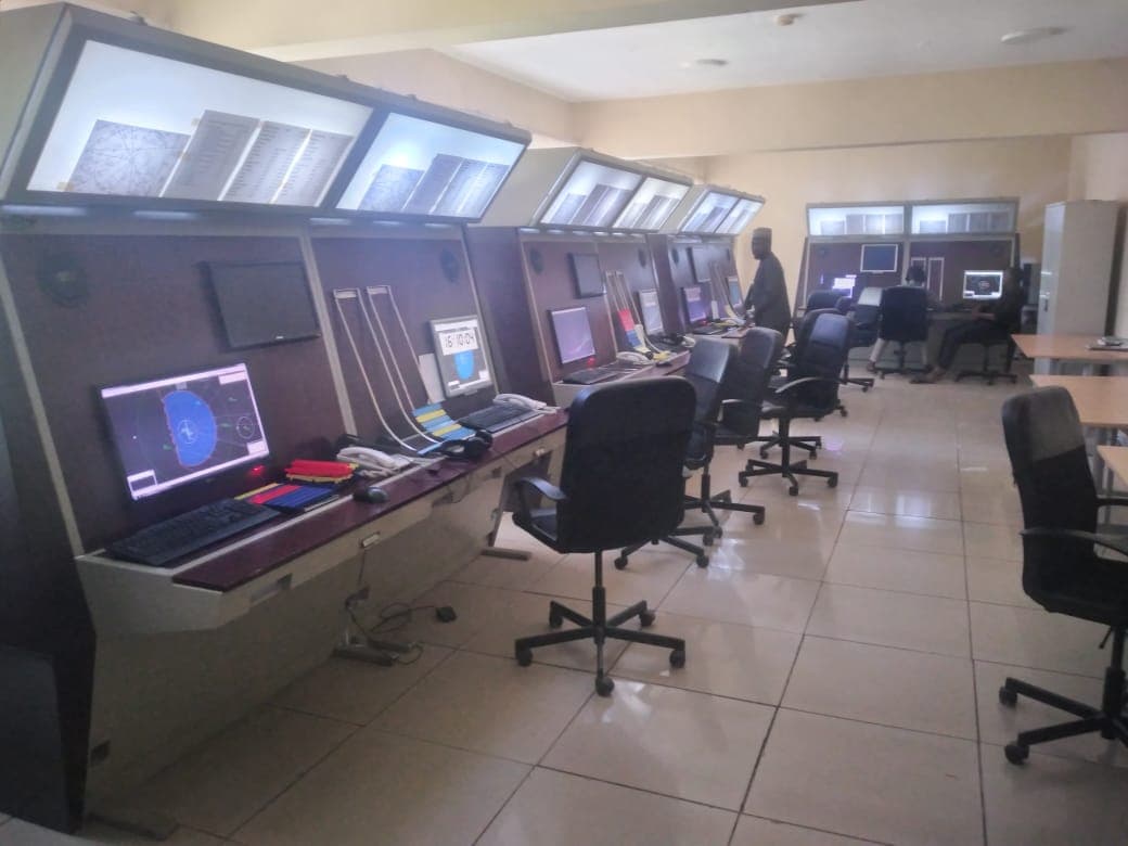 Radar simulator workstations with aeronautical charts